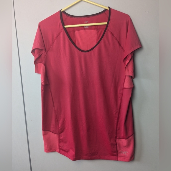 ARC'TERYX Women Pink Tee Shirt Size XL Outdoor Shirt Different Tones Of Pink - Picture 1 of 9
